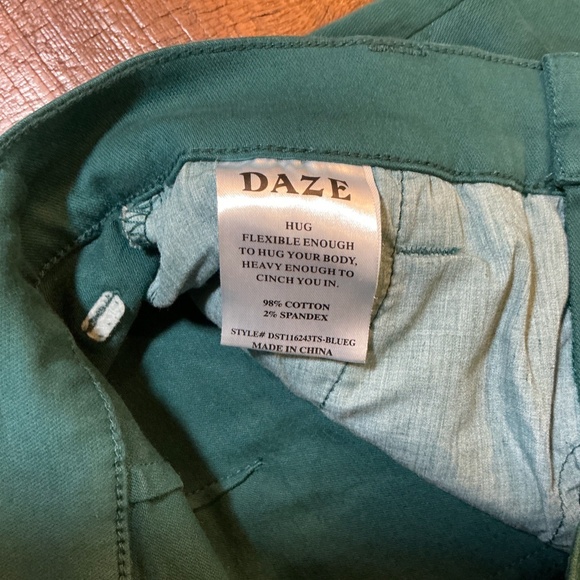 Daze Denim The Flirt Mid Rise Flare Jeans Women’s Size 29 Blue Grass NWT - Picture 9 of 12